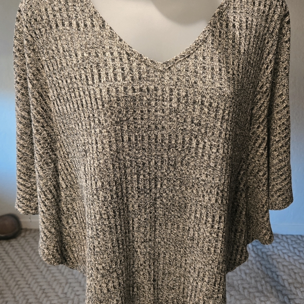 Romeo & Juliet Couture Black And Gold Poncho